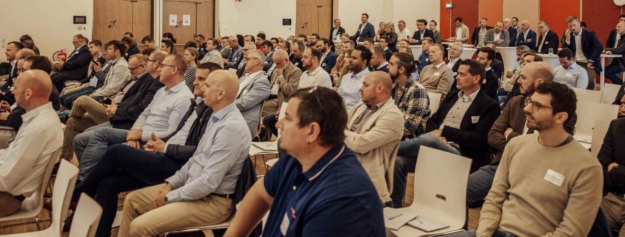 Menschen im Lehrsaal